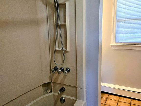 5th image of 210 E Emmaus Ave APT 1