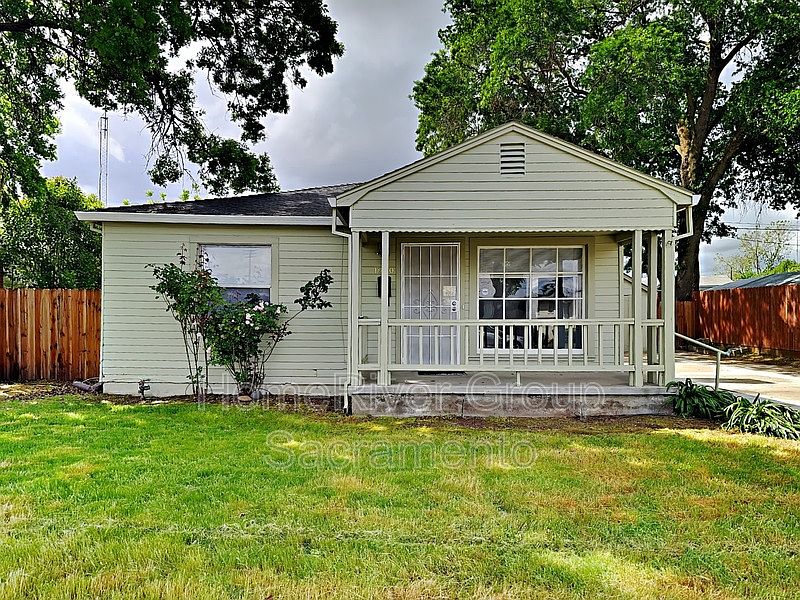 1st image of 1900 Arica Way