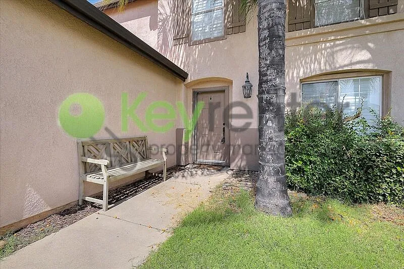 4 bed, 2.5 bath, 2260 sqft, $3,150 — Photo 3