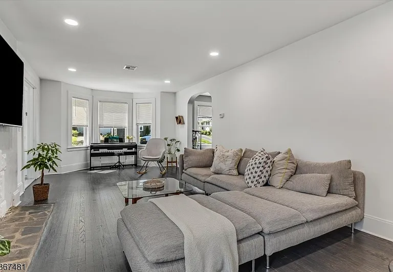 186 Gregory Ave — Photo 4