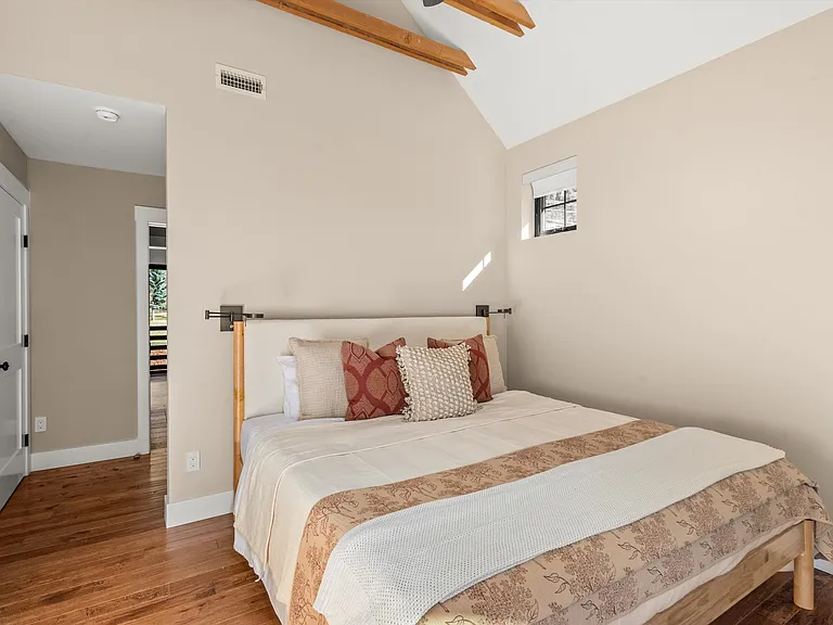 106 Castle View Dr — Photo 20