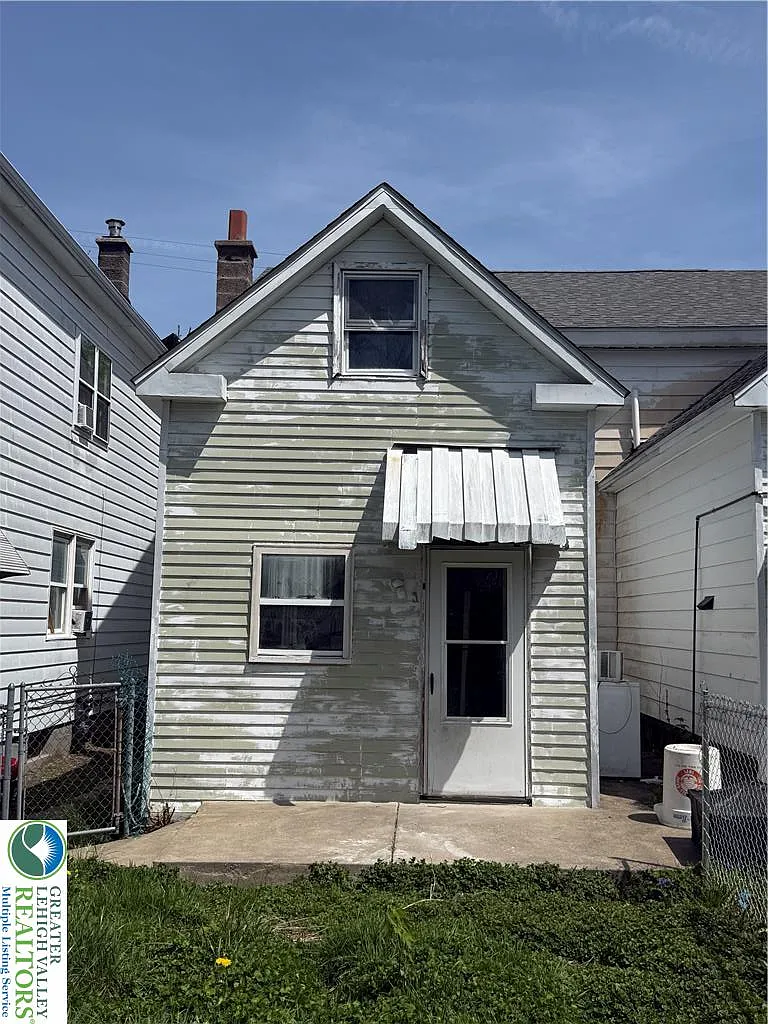 3 bed, 2024 sqft, $1,350 — Photo 2