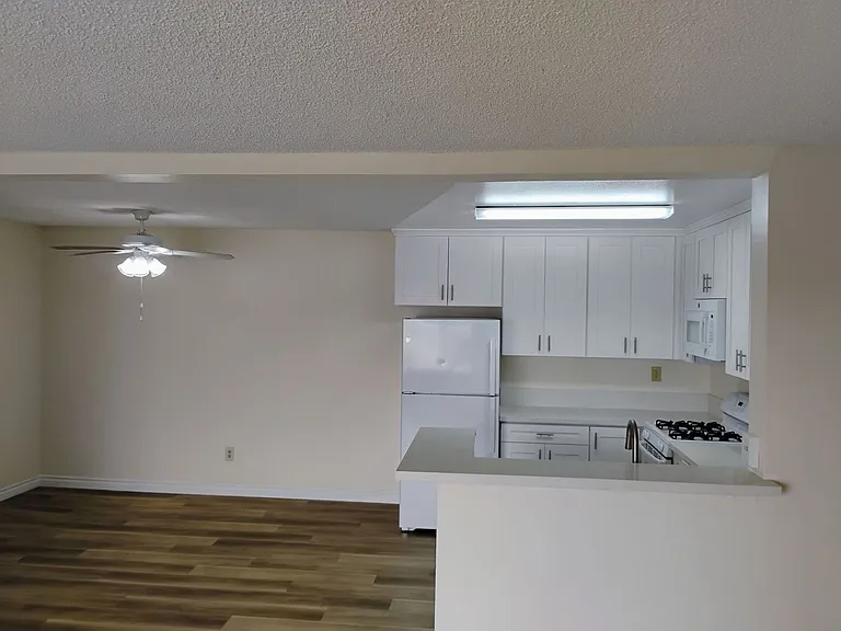 5845-5865 Lauretta St #1-8 — Photo 9