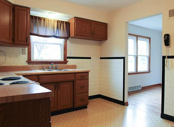 5th image of 10942 Three Court Dr