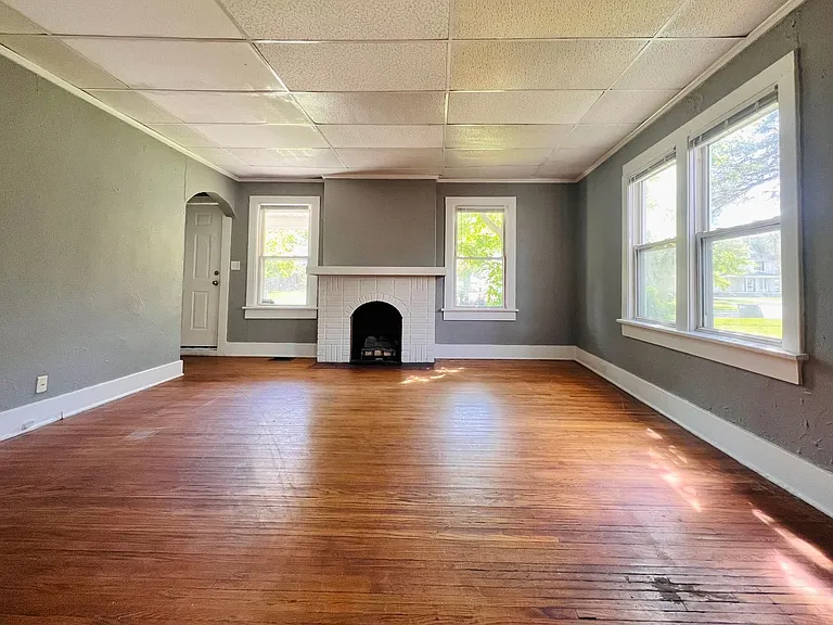 3915 Willys Pkwy — Photo 2