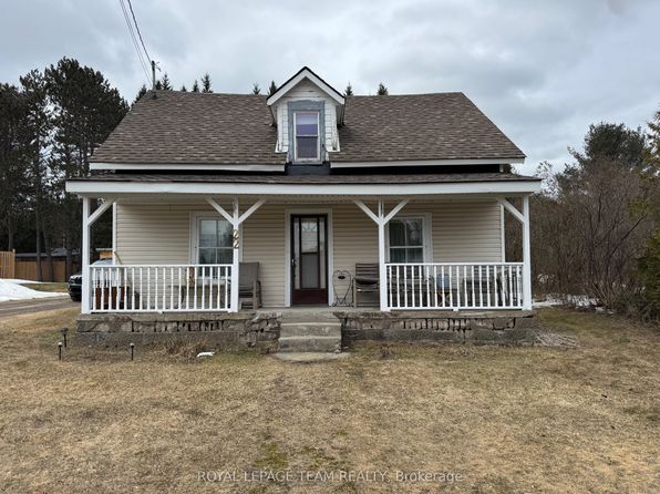 22 Wilson St, Laurentian Hills, ON K0J 1J0