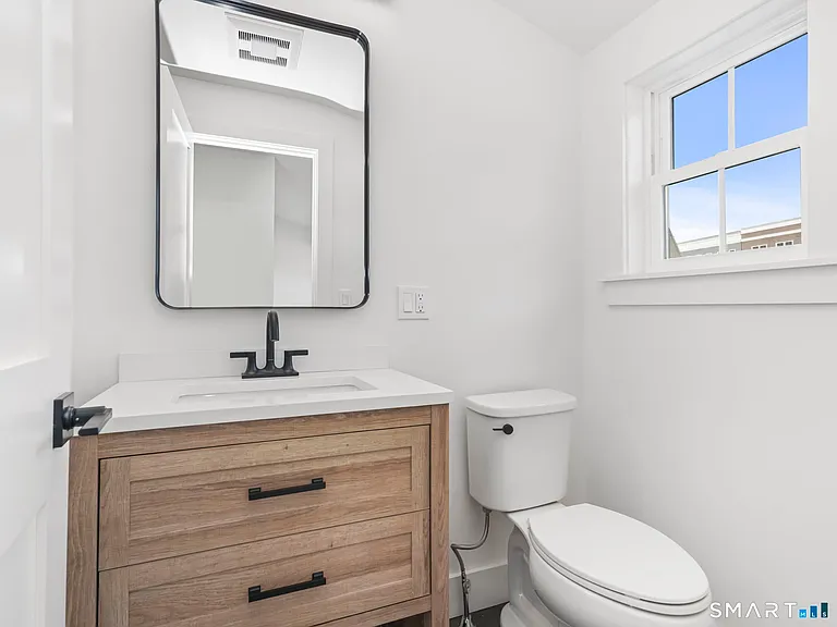 325 Coram Ave #C — Photo 22