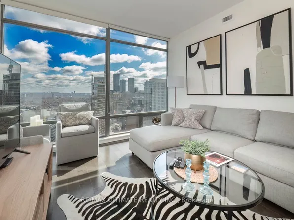 18 Yorkville Ave, Toronto, ON