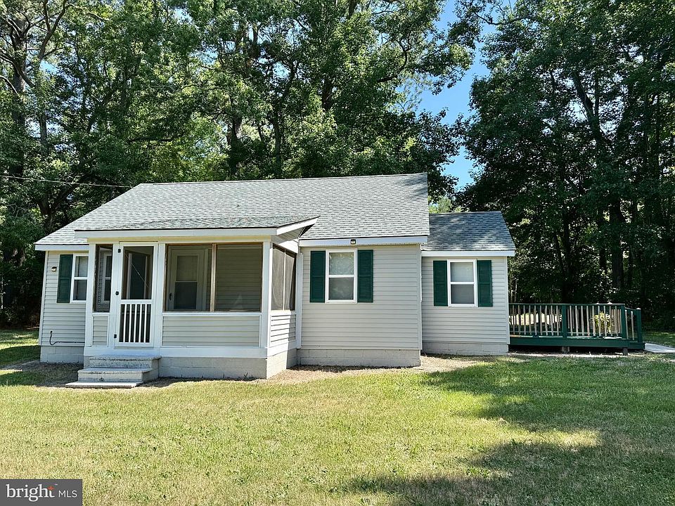 1st image of 8130 Woods Ln