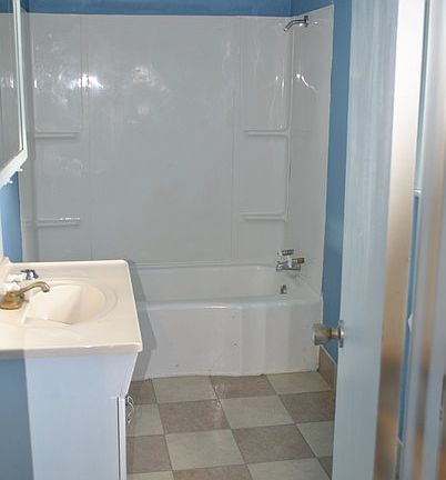 5th image of 207 E 2nd Ave