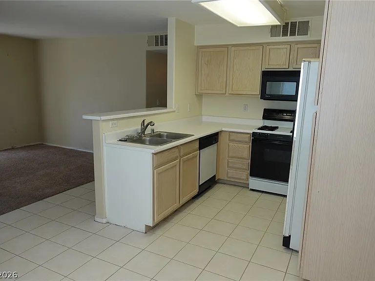 3131 Key Largo Dr #101 — Photo 7