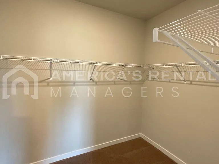 486 Andrew Dr — Photo 11