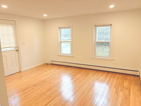 2nd image of 8 Percival St