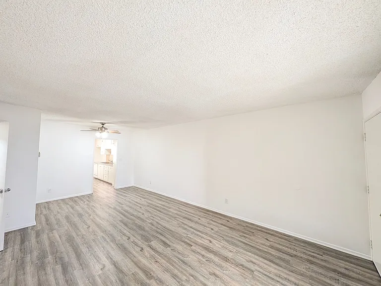 Dickens Garden Apartments — Photo 4
