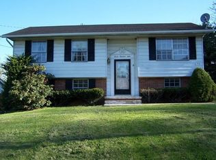 712 W Grant St, East Palestine, OH 44413