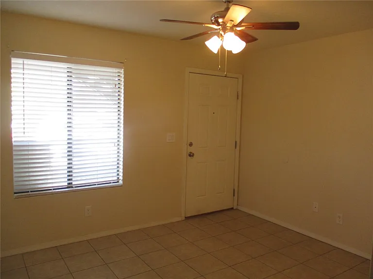 2801 Paloma Senda #D — Photo 4