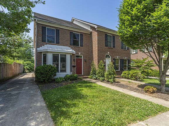 2nd image of 1136-1138 Providence Ln