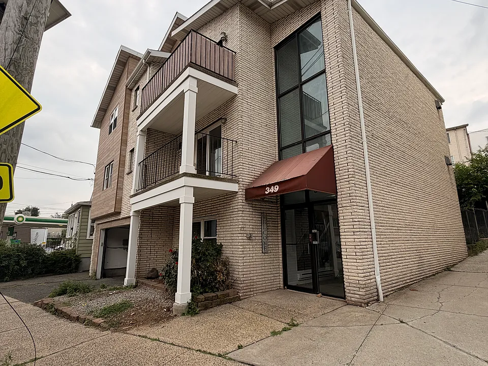 349 Gorge Rd #3