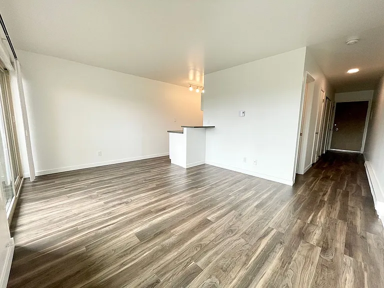 Village Vista Apartments — Photo 9