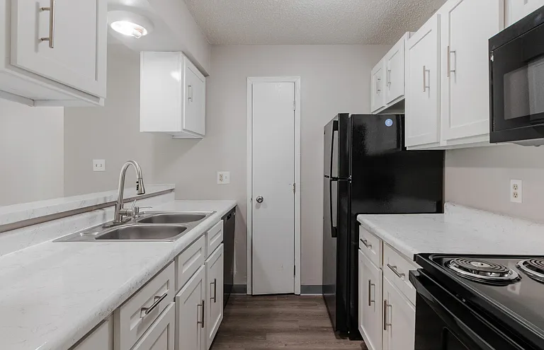 Hamlet Apartments — Photo 2