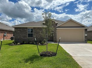 2219 Spyglass Dr, Navasota, TX 77868