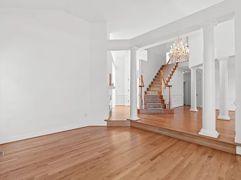 14216 Cervantes Ave — Photo 5
