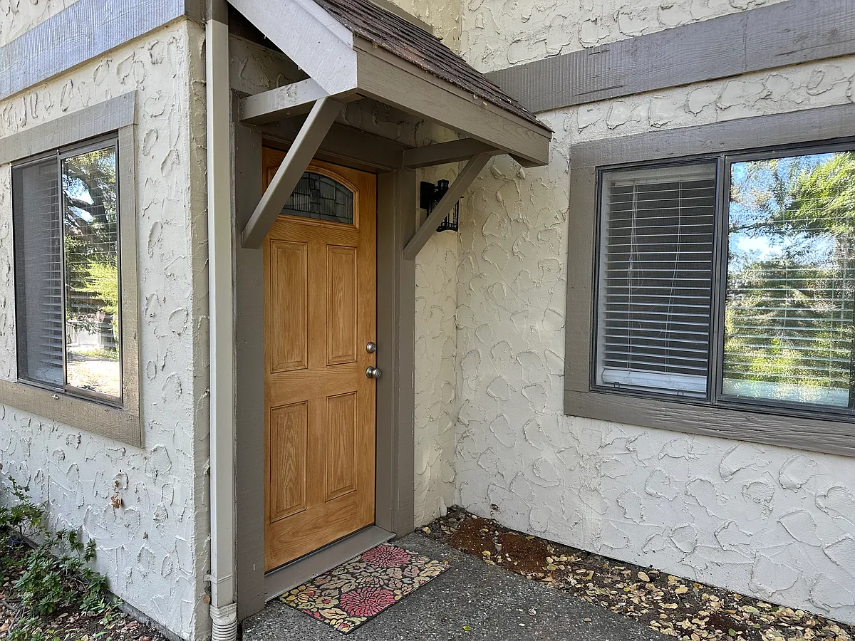 Front door entrance - 6709 Lookout Bnd