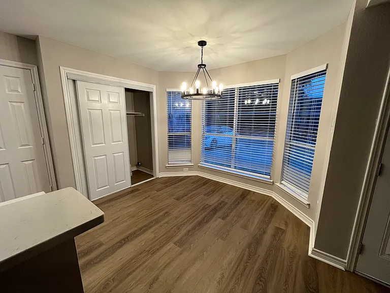 922 Binbrook Dr — Photo 3