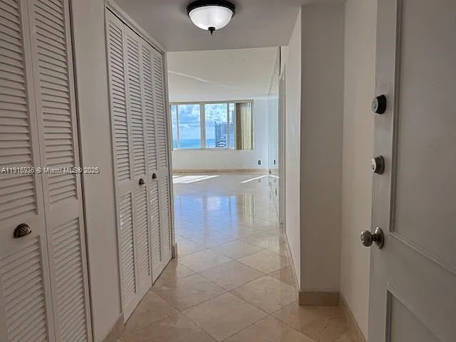 5401 Collins Ave #1512 — Photo 16