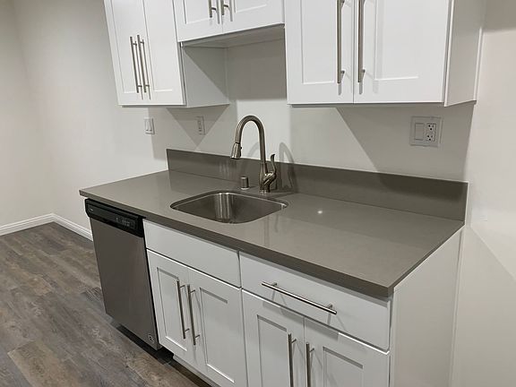 5th image of 2320 Vanderbilt Ln #6