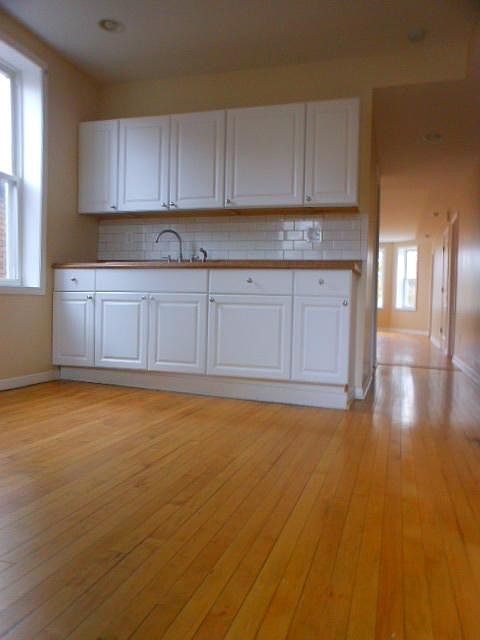 1st image of 3526 W Dickens Ave #1