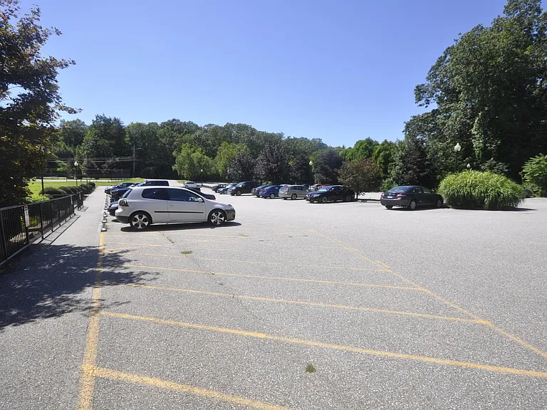 Stonington Estates Apartments — Photo 16