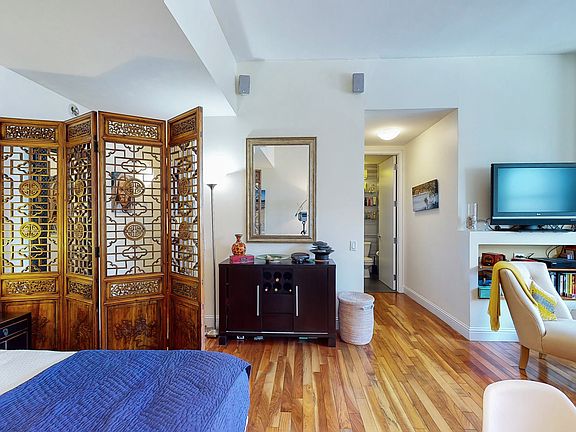 4th image of 88 Greenwich St #1802A