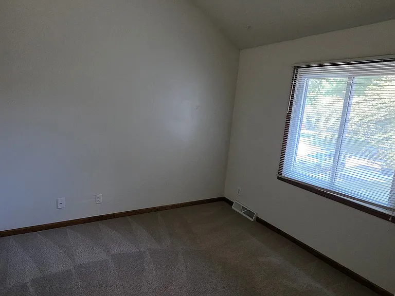 121 Woodview Dr — Photo 19