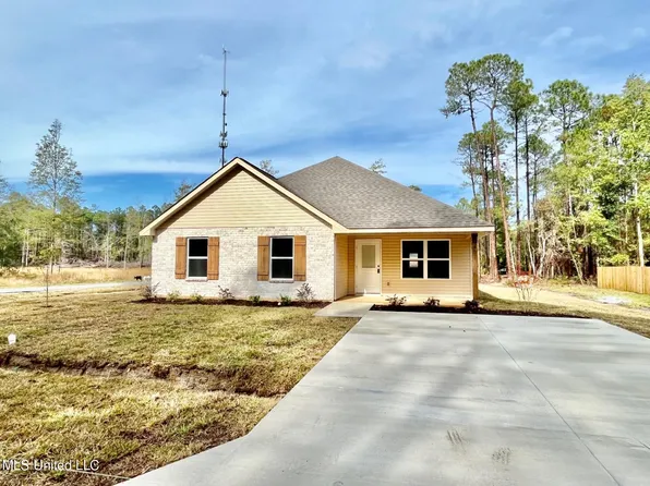 232 Music St, Waveland, MS 39576