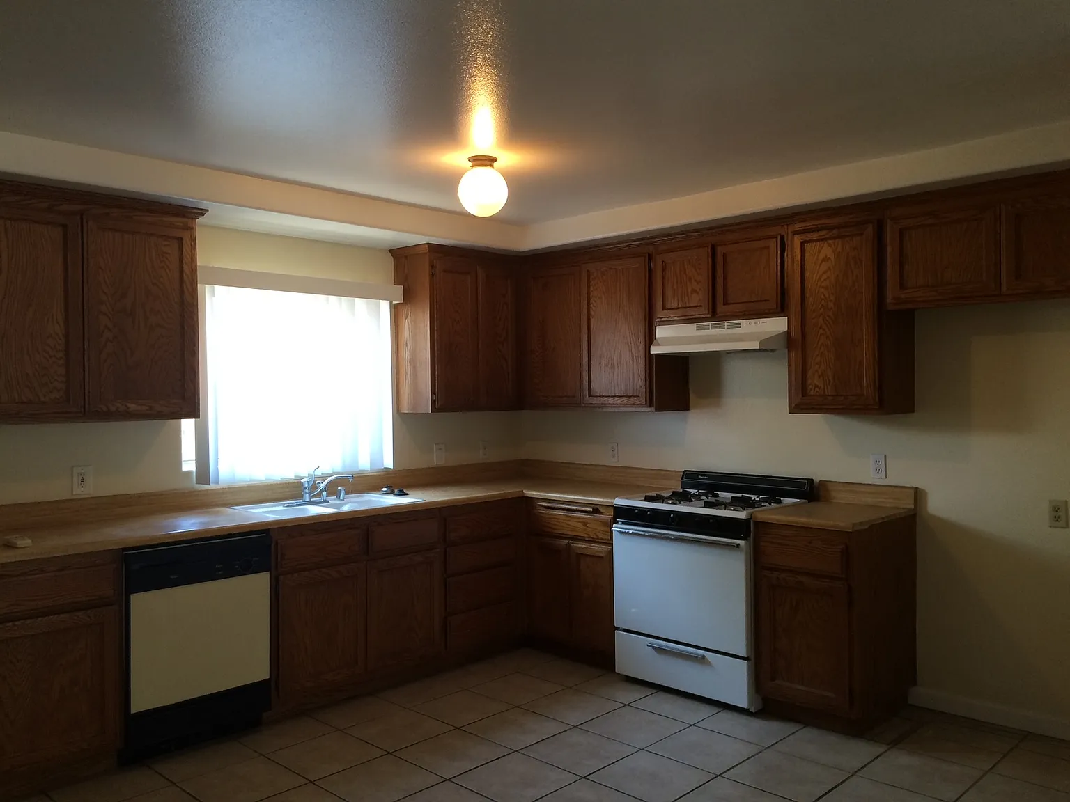 2 bed, 1100 sqft, $2,850 — Photo 4