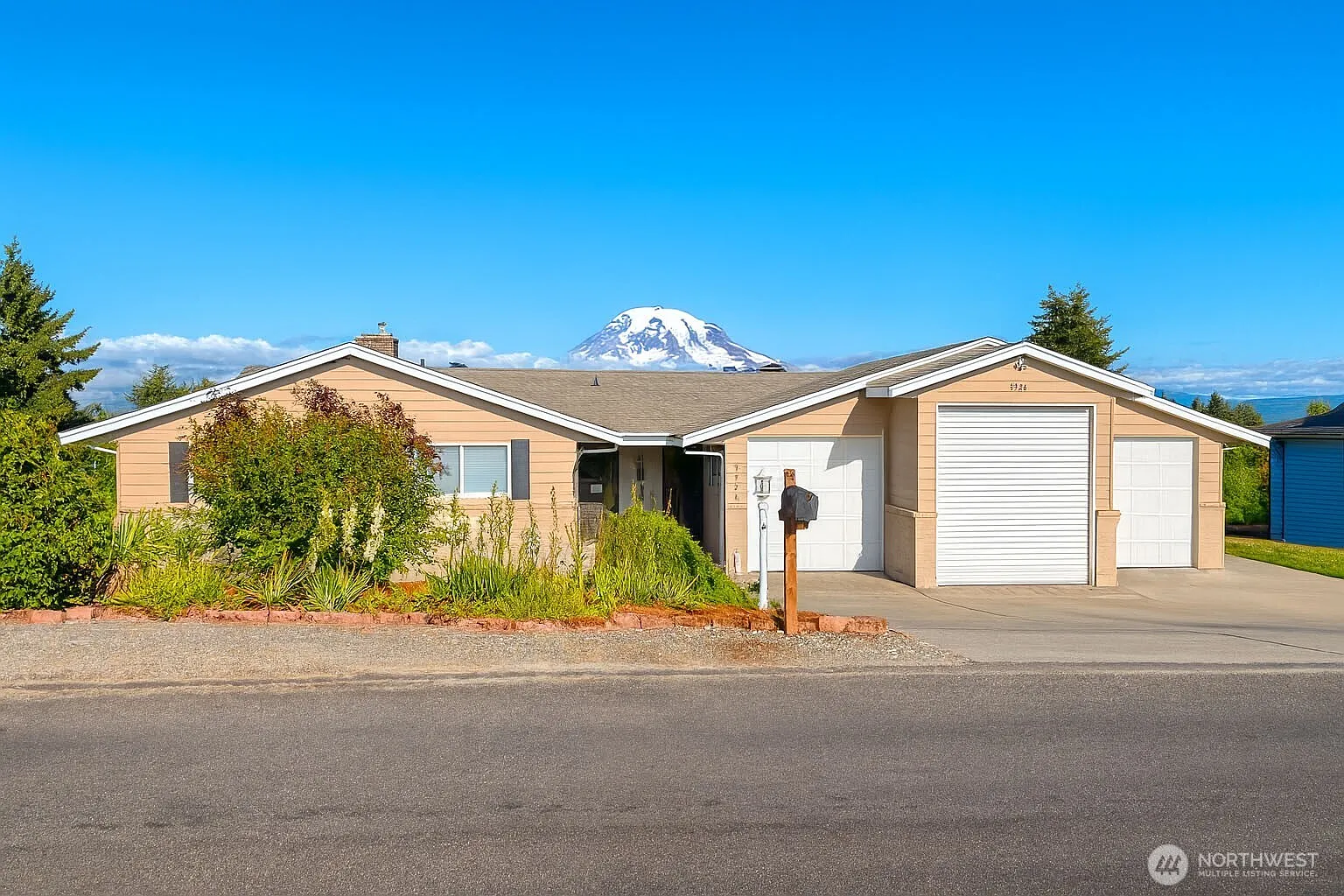 9926 257th St Court E photo 1