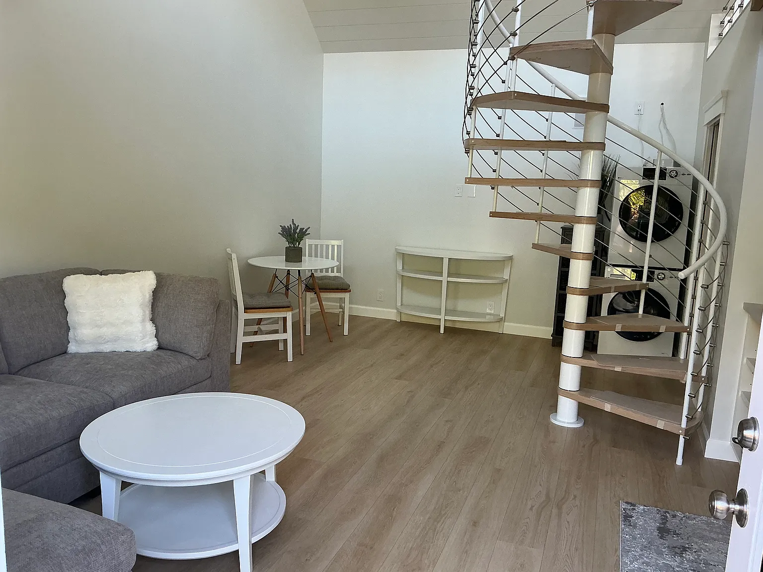 Studio, 650 sqft, $4,600 — Photo 3