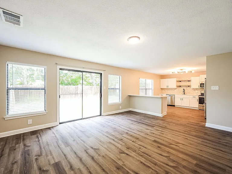 8106 Hoovers Bnd — Photo 7