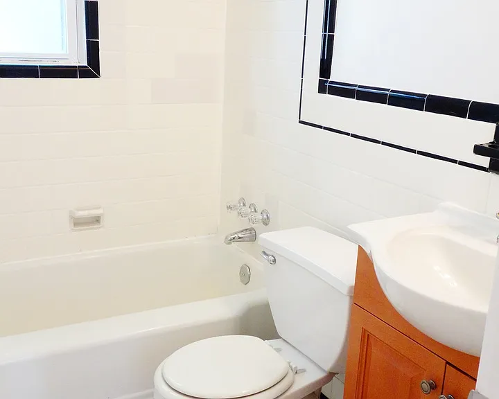 8405 Greenwood Ave — Photo 25