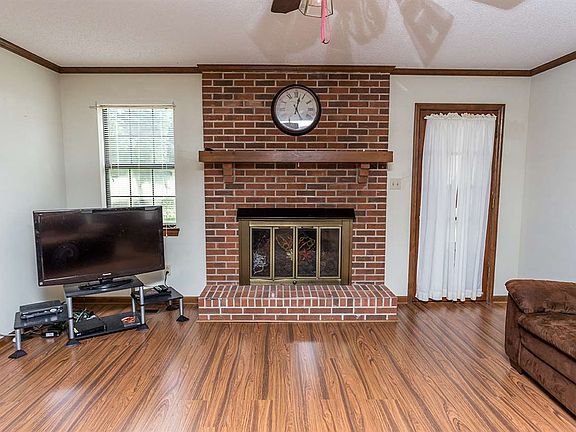 5th image of 192 Cedarwood Trl NW