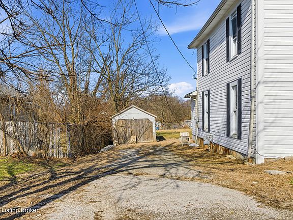 3rd image of 2858 Hillspring Rd