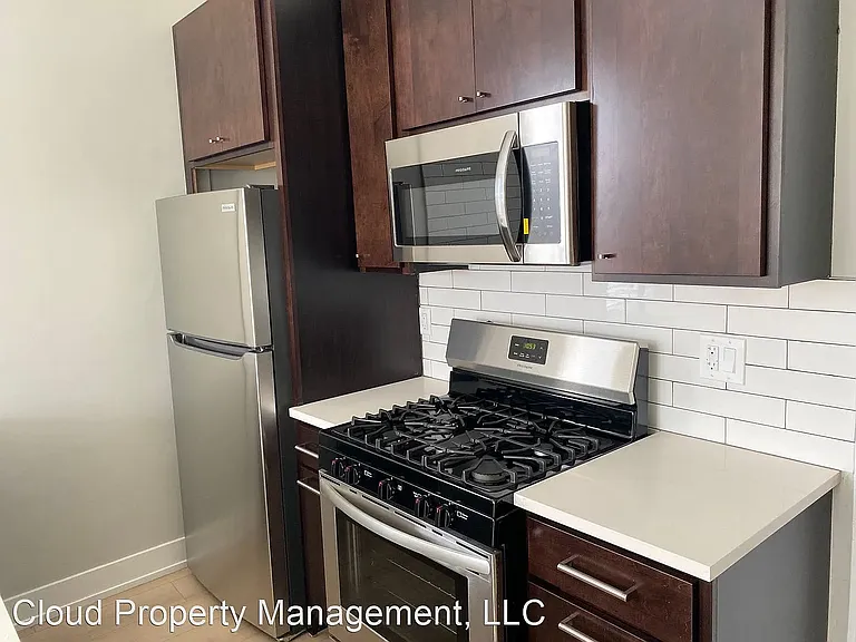 2142 S Fairfield Ave #2R — Photo 4
