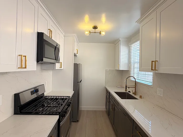 421 N Doheny Dr #4 — Photo 5