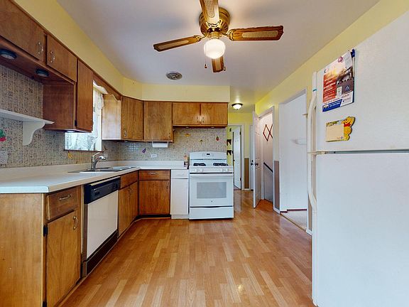 3rd image of 400 Lauren Ln