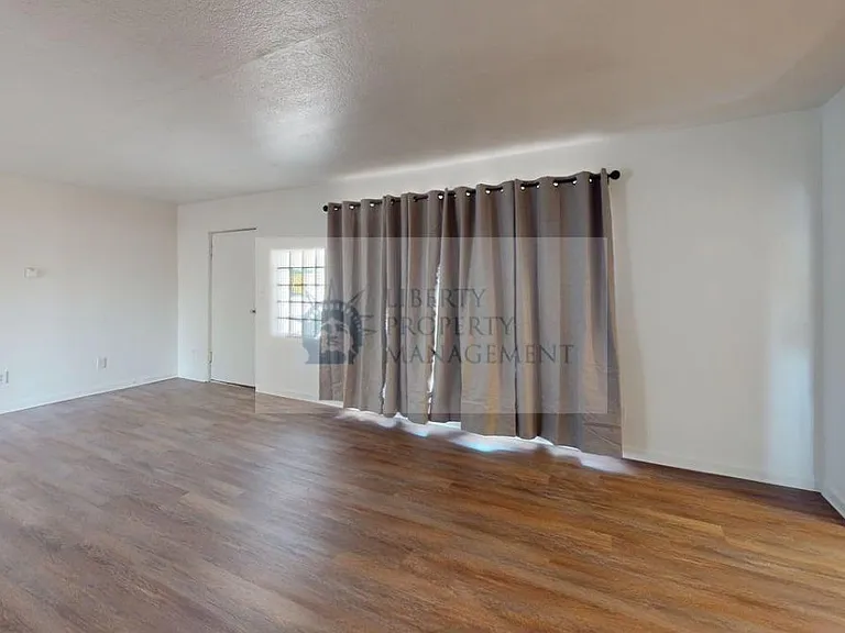 1725 W F St — Photo 8