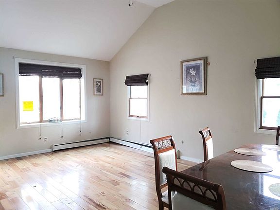 5th image of 33 Laurel Blvd