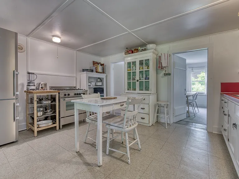 790 Oyster Ponds Ln — Photo 5