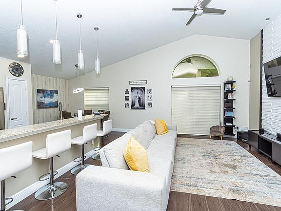 4th image of 10029 Portofino Dr