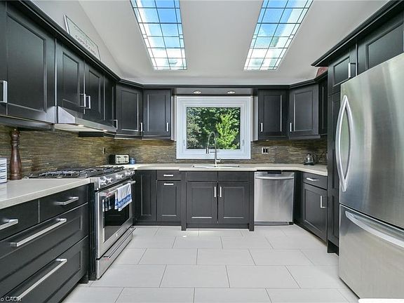 5th image of 13 Snowberry Ct